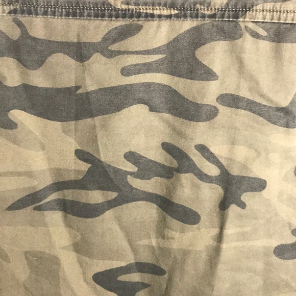 Staring at stars camo button front shirt - Picture 7 of 7